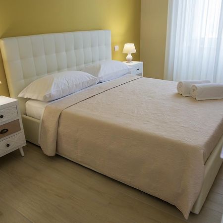 Gleda Rooms Deluxe بومبيي المظهر الخارجي الصورة