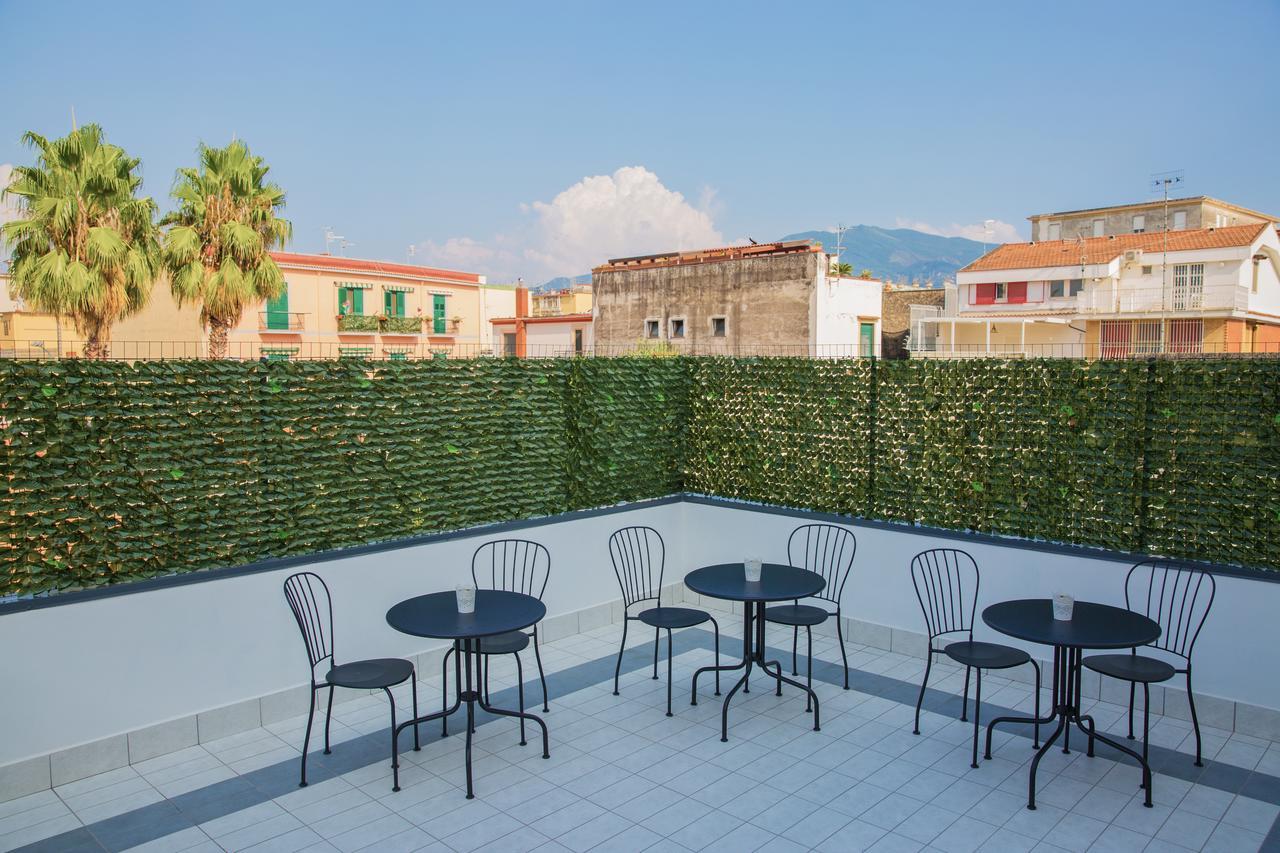 Gleda Rooms Deluxe بومبيي المظهر الخارجي الصورة