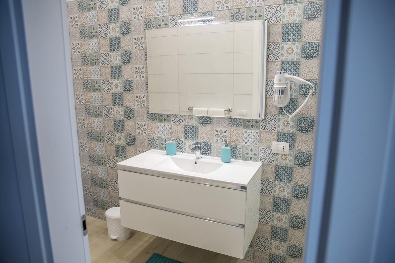Gleda Rooms Deluxe بومبيي المظهر الخارجي الصورة