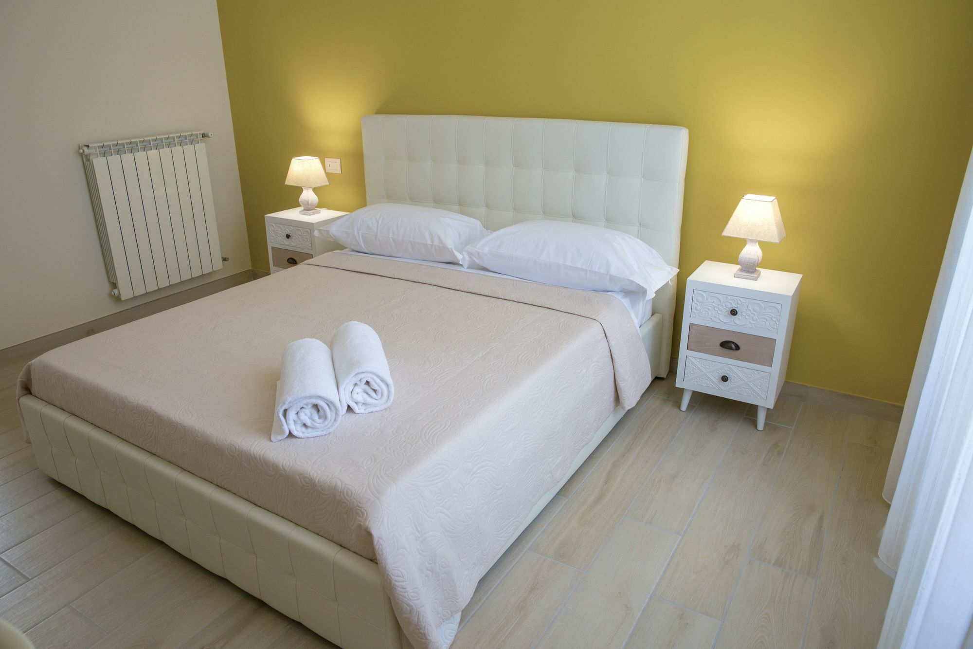 Gleda Rooms Deluxe بومبيي المظهر الخارجي الصورة